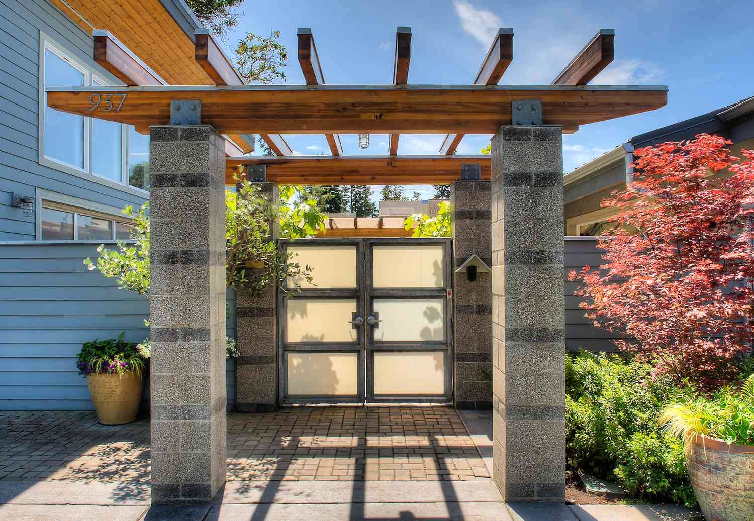 What To Look For Most Sturdy Courtyard Gates For Home?