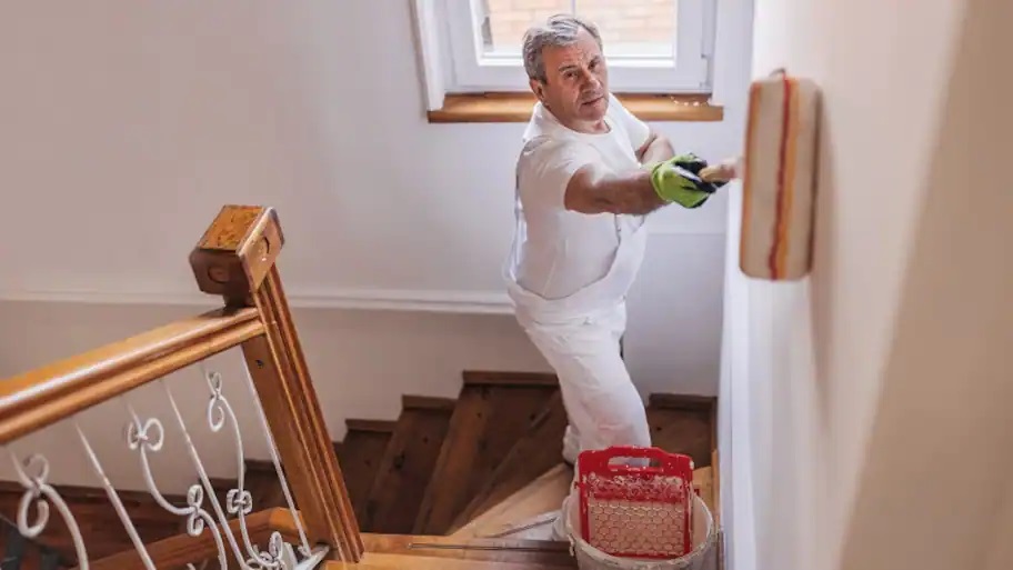 The Dos and Don’ts of Hiring a Professional Painter – A Homeowner’s Guide